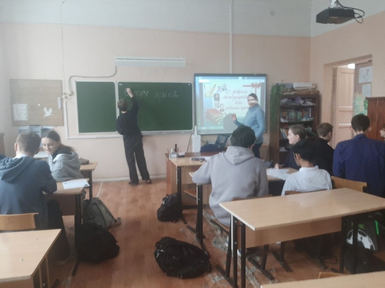 Для учеников 9 класса на уроке русского языка прошла увлекательны, интерактивная игра &quot;В мире русского языка&quot;.