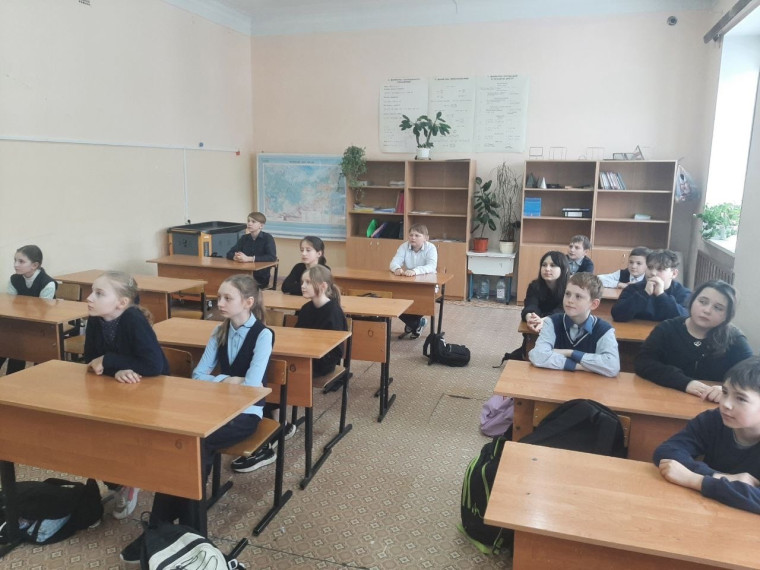 Сегодня мы с 5 классом окунулись в мир русской литературы. для ребят пошел интерактиц &quot;Писатели и Тульский край&quot;.